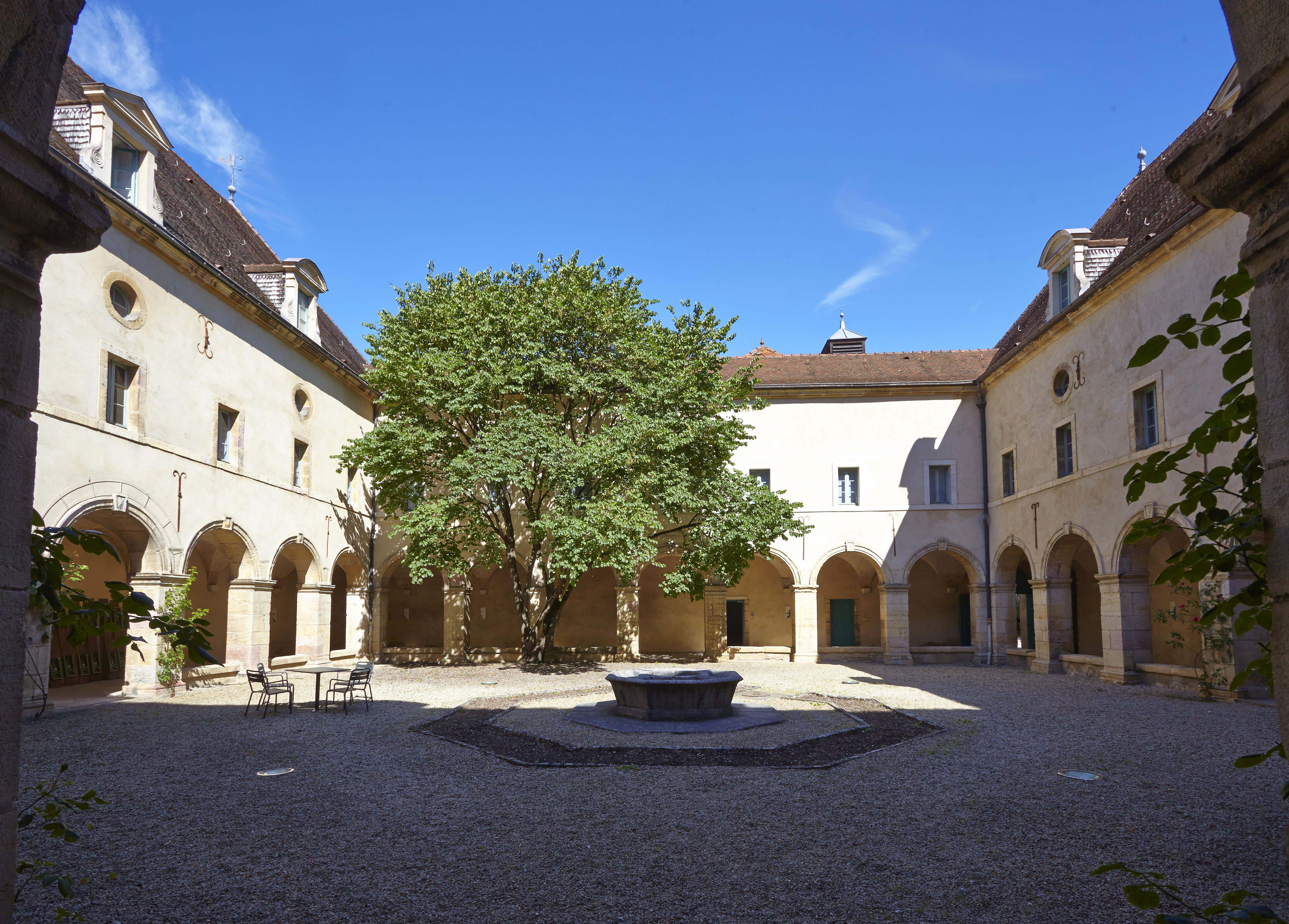 MVB-Cloitre_Photo F. Jay